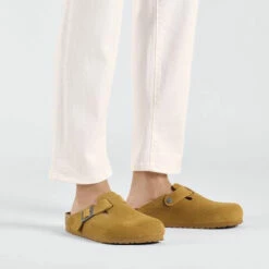 Birkenstock Boston Clog Corduroy W -UK Shoe Sales 2024 birkenstock boston corduroy cork brown on foot 1025647