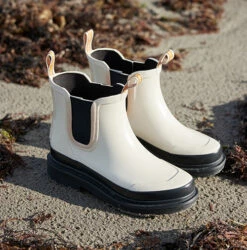Ilse Jacobsen Short Rubber Chelsea Boot -UK Shoe Sales 2024 rub30c 121 location shot