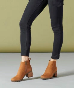 Vionic Whistler Wilma 11 Vionic Whistler Wilma -UK Shoe Sales 2024 wilma toffee on foot 02